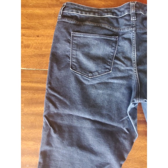 Universal Thread Womens Size 16 Mid-Rise Curvy Skinny Denim Capris Preowned - Picture 7 of 14